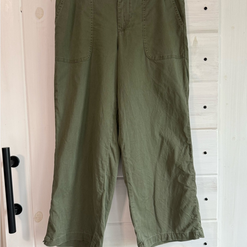 Lee Women's Ultra Lux Comfort Wide Leg Utility Crop Pant
